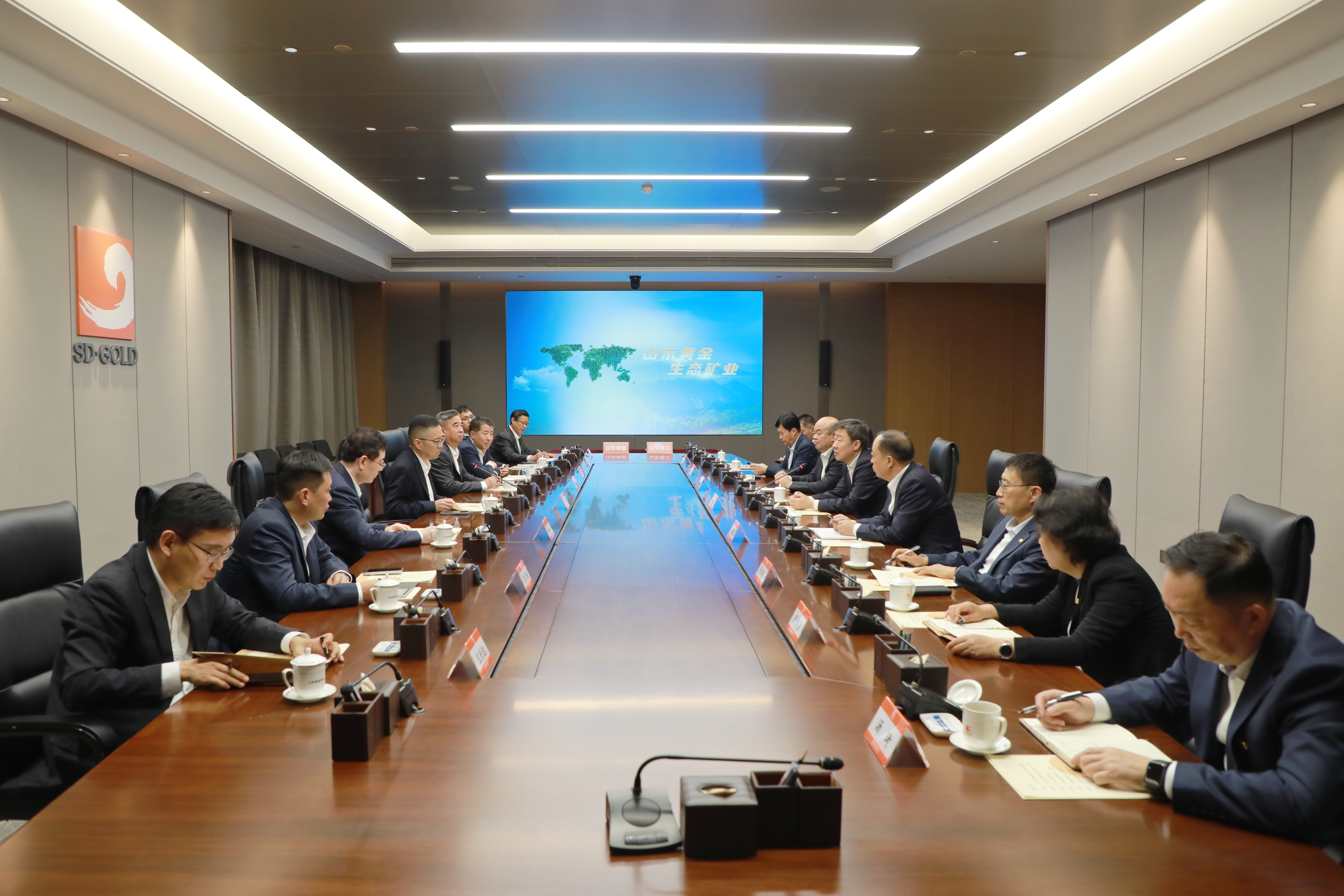 集团与山东重工集团签署战略相助协议